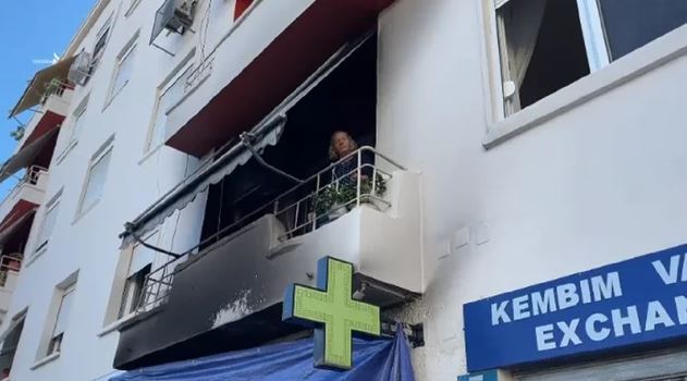 Zjarri në farmacinë në Vlorë/ Fqinja: Ishte një zhurmë si bombë