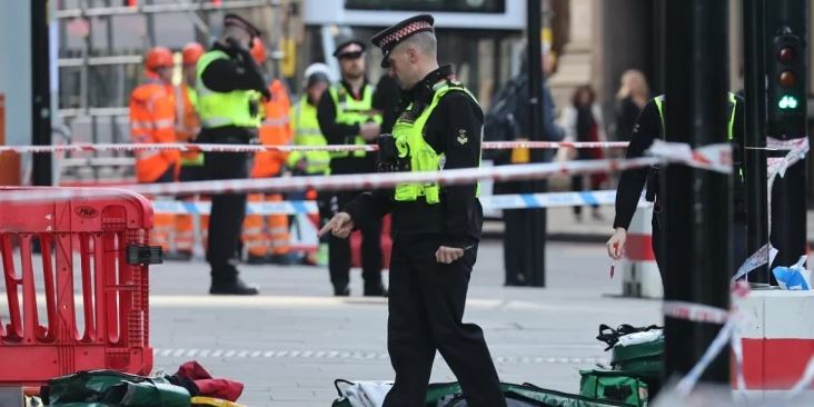 Sulm me thikë në qendër të Londrës, 4 kalimtarë të plagosur rëndë
