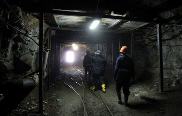 Vdekja e minatorit nga Klosi në një galeri private në Bulqizë, arrestohet drejtuesi teknik dhe brigadieri