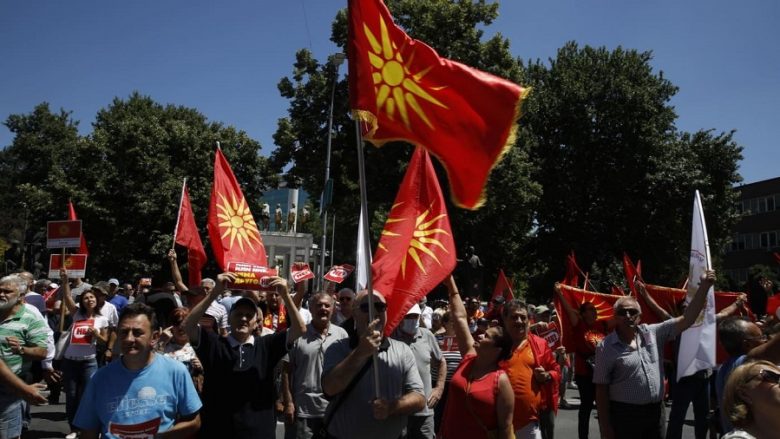 Tensionohet situata në qendër të Ohrit, protestohet kundër hapjes së klubit bullgar