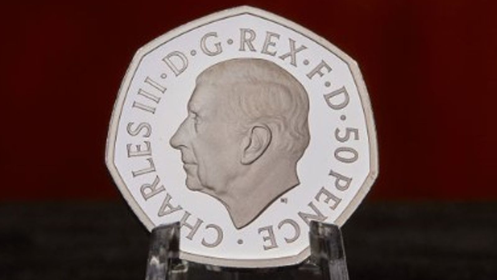 Monedhat e para me figurën e Mbretit Charles do të jenë në dhjetor, kanë një ndryshim