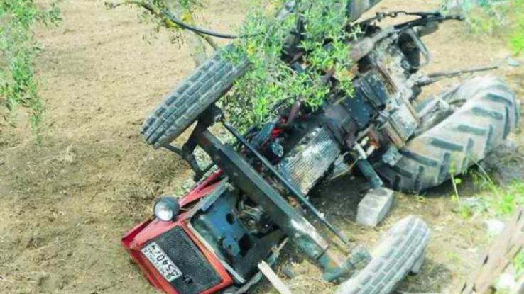 Traktori i shqiptarit përmbyset në Greqi, humb jetën djali i tij 4-vjeçar