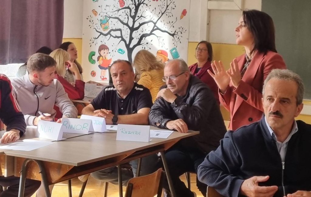 Universiteti i Tetovës realizon trajnime me arsimtarët dhe shërbimet profesionale të shkollave fillore