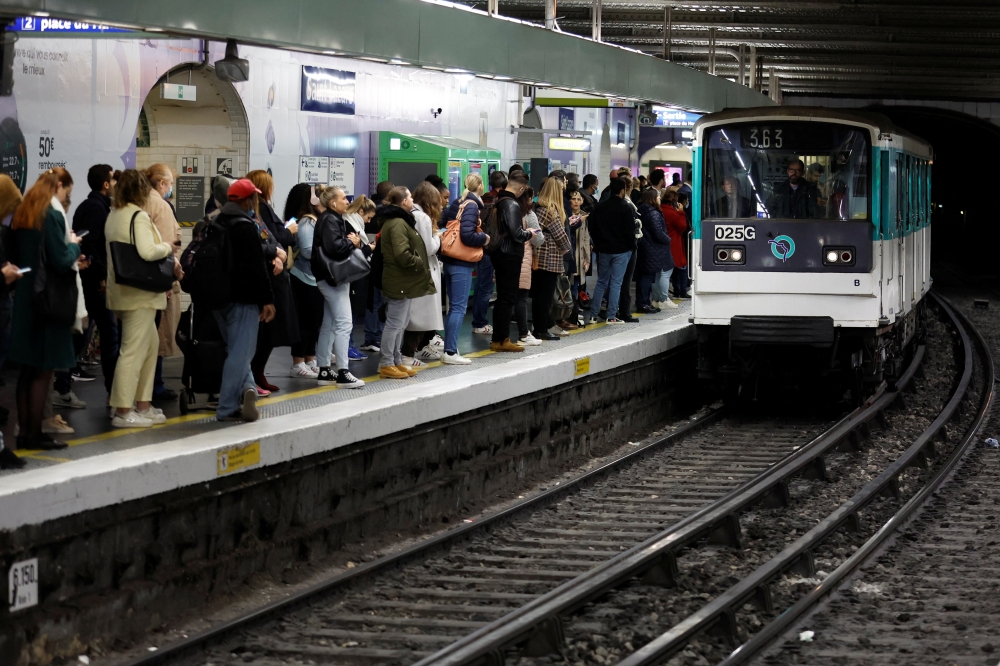 Mbyllen linjat e metrosë në Paris, punonjësit e transportit publik kërkojnë rroga më të larta