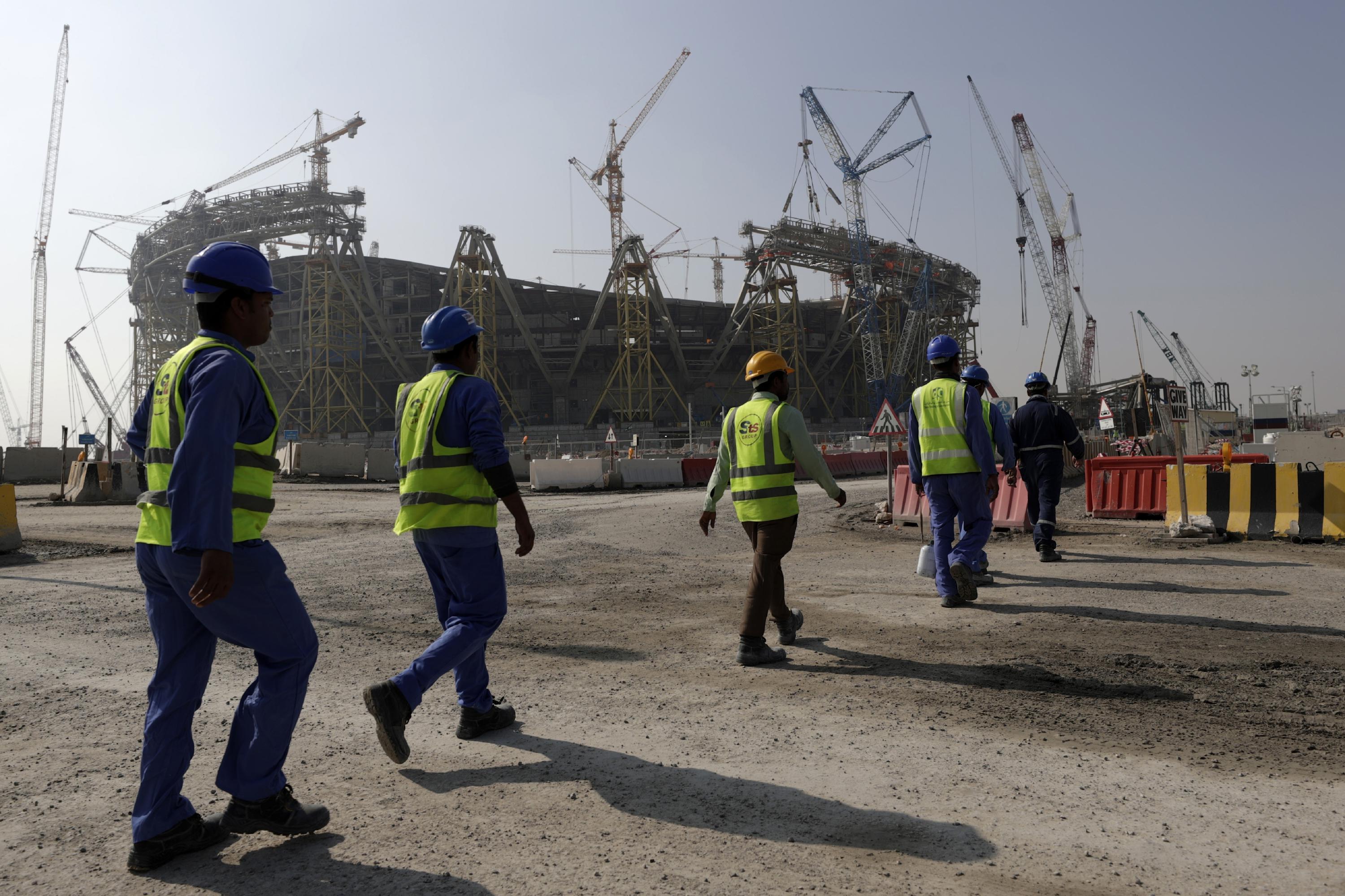 Katari e pranon: Më shumë se 400 punëtorë kanë vdekur gjatë ndërtimeve për stadiumet