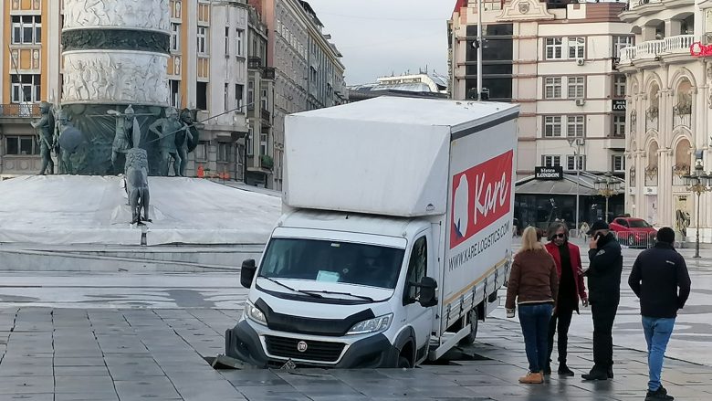 Hyri me kamion në sheshin “Maqedonia”, arrestohet