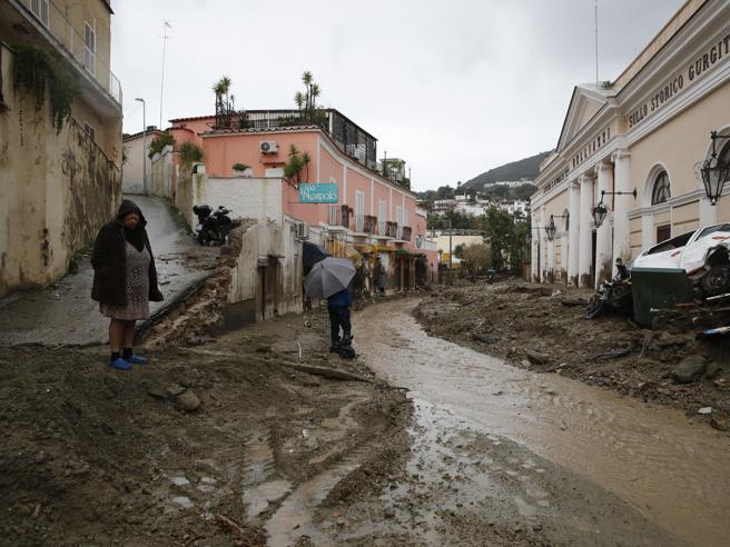 Shkon në 7 numri i viktimave nga rrëshqitja e dheut në Itali, mes tyre edhe fëmijë