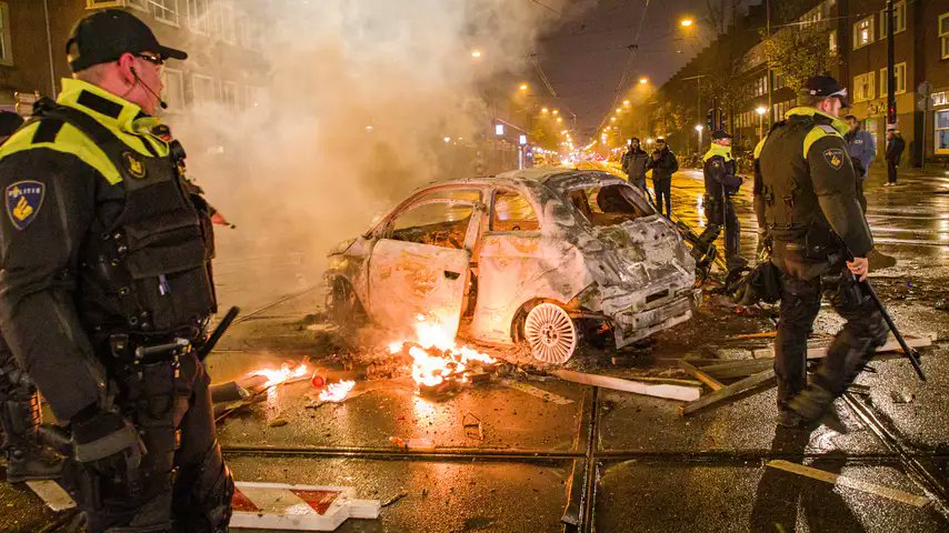 Pas Brukselit, përplasje të dhunshme mes tifozëve dhe policisë në Amsterdam, Roterdam e Hagë