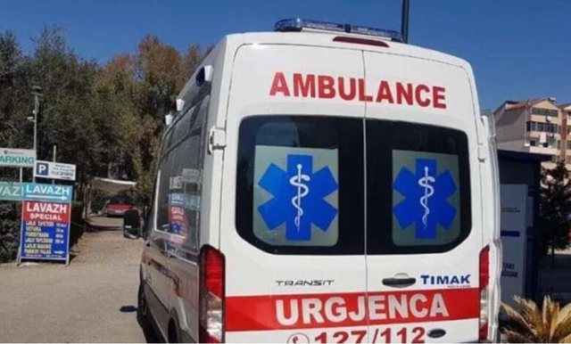 Përplasen 3 automjete në Fushë-Krujë, dy persona të plagosur