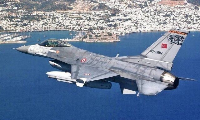 Rriten tensionet Turqi-Greqi, 6 avionë turq fluturojnë në Egje