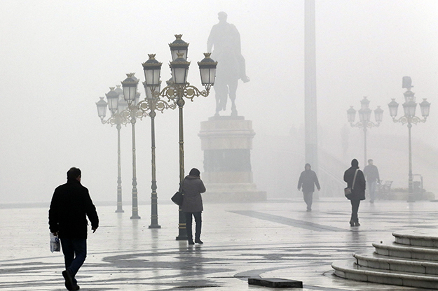 Ndotja e ajrit rikthen maskat në Maqedoni