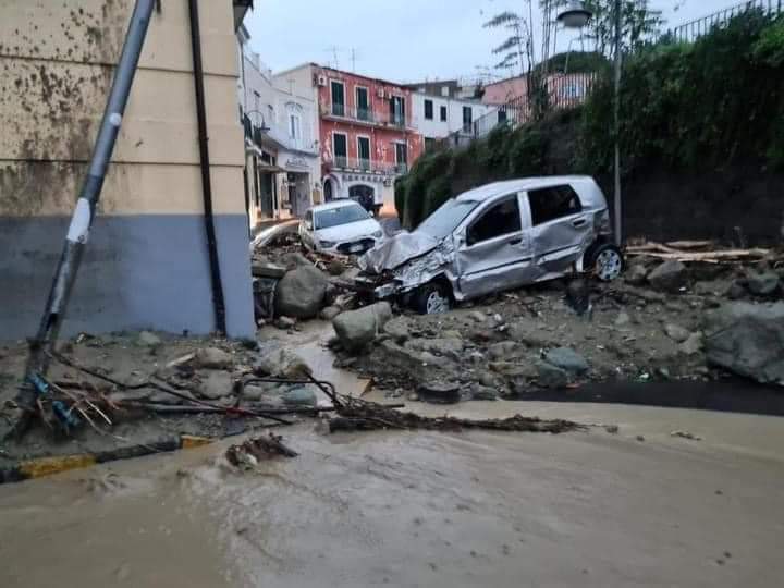 Rrëshqitje dheu dhe përmbytje në Itali, ka viktima dhe 12 të zhdukur