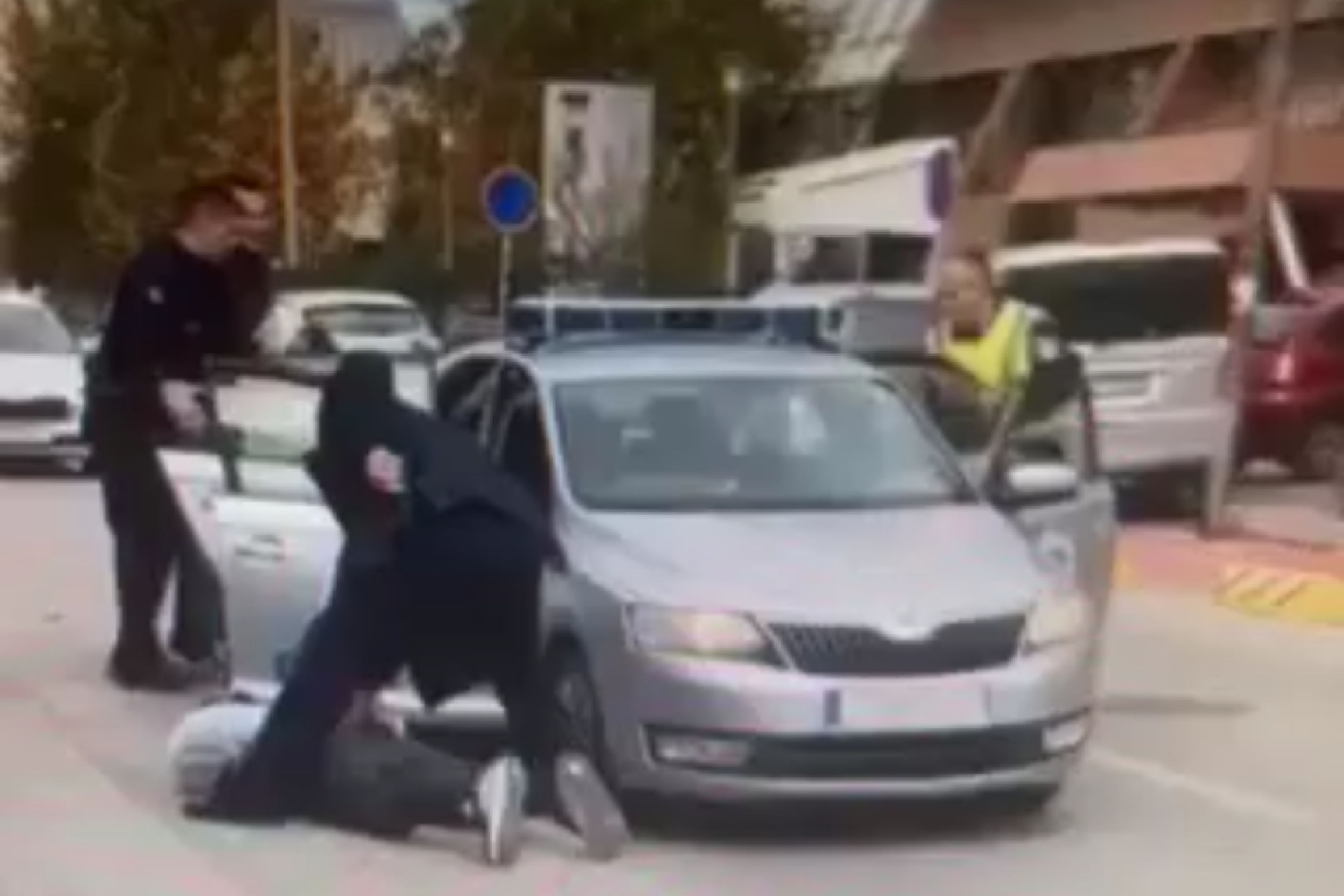 Arrestohen dy persona në Prishtinë, njëri shtrihet në rrugë