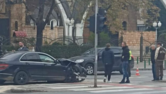 Tre të lënduar nga aksidenti i mëngjesit të sotëm në qendër të Shkupit