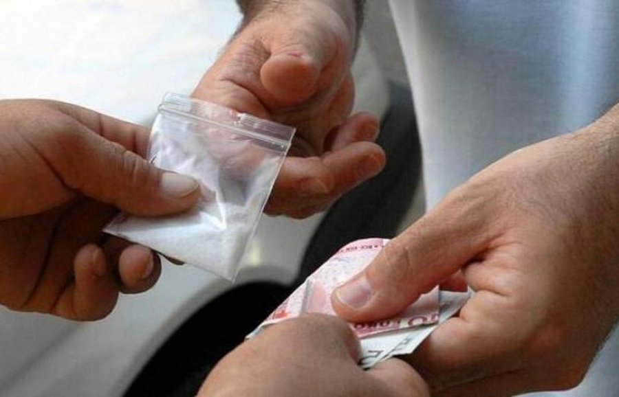U kap duke shpërndarë doza kokaine, arrestohet 22 vjeçari shqiptar në Itali