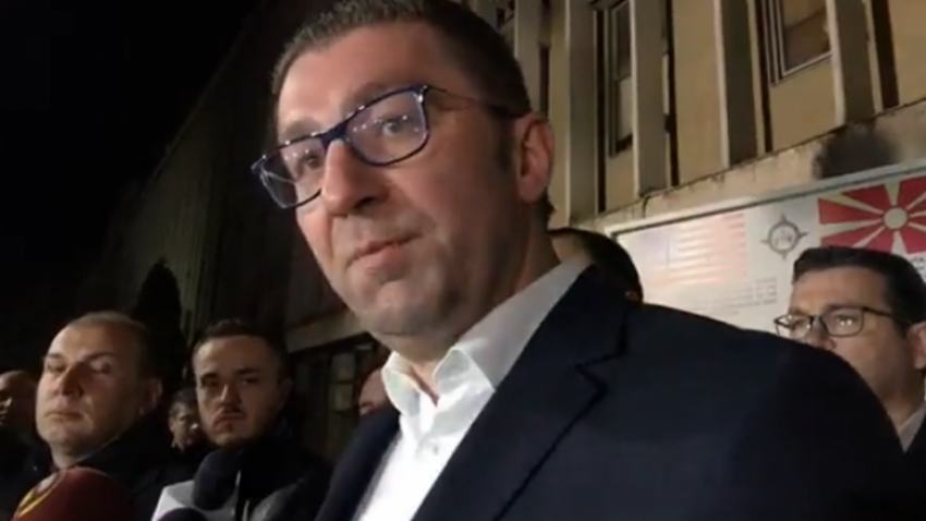 Mickoski: Kryeministri Kovaçevski t’u thotë qytetarëve se buxheti është për vjedhje!