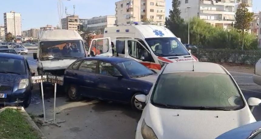 Aksident në Vlorë, 4 makina përplasen me njëra-tjetrën