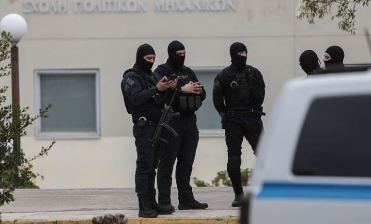 Krahu i djathtë i kreut të bandës “Eskos”, vetëdorëzohet në polici pas një muaji në arrati shqiptari