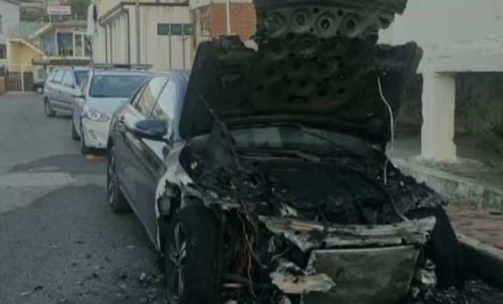 Digjet makina e Nard Ndreut pranë spitalit në Lezhë, zjarrin ia vunë qëllimisht