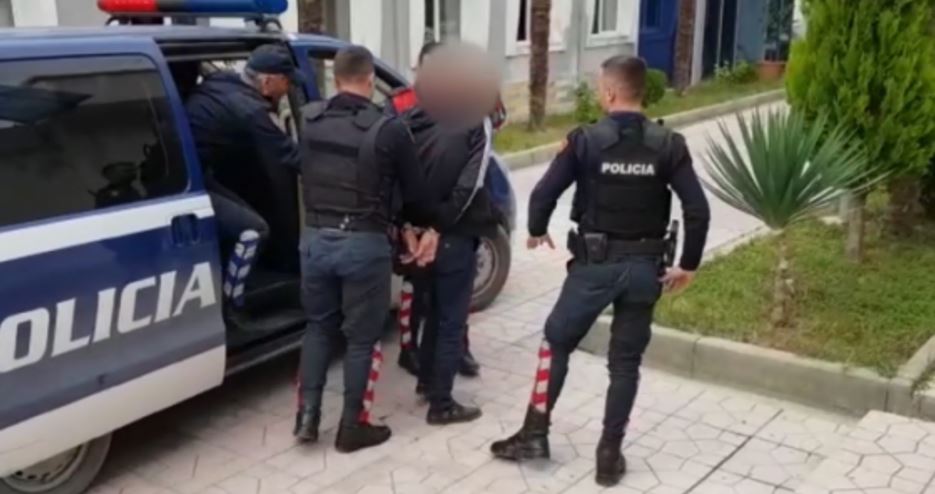 U kap me 6 emigrantë të paligjshëm në makinë, arrestohet 33- vjeçari në Gjirokastër