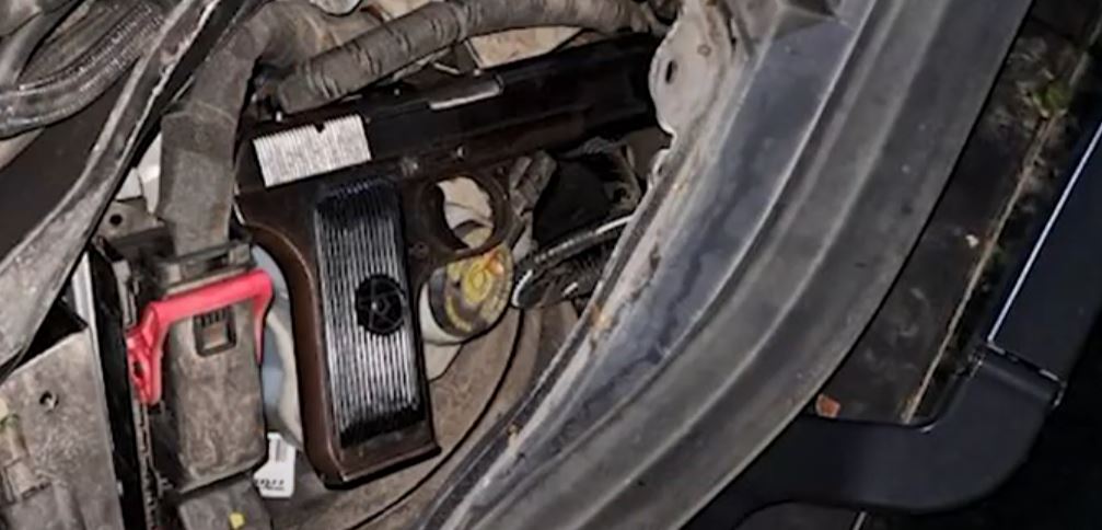 Me pistoleta dhe kallashnikovë në “Range Rover”, arrestohen 4 “të fortët” në Tiranë