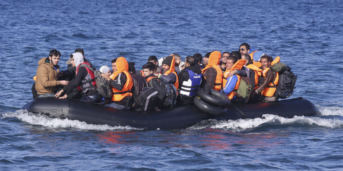 “Nëse keni probleme, hidhini në det”, dalin përgjimet e trafikantëve të emigrantëve me varka e gomone
