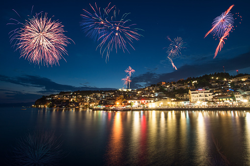 Kryetari i Ohrit: Do ta dekorojmë qytetin pavarësisht vendimeve të qeverisë