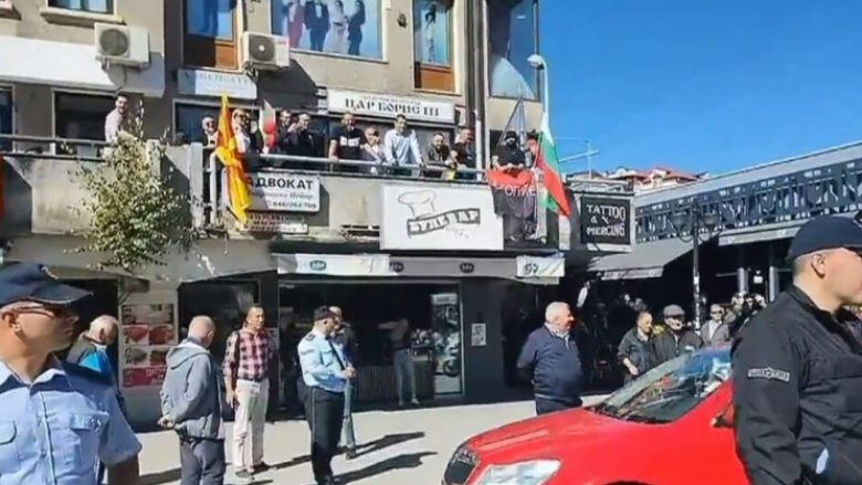 Klubet bullgare në Maqedoni kanë tre muaj kohë për të ndryshuar emrat