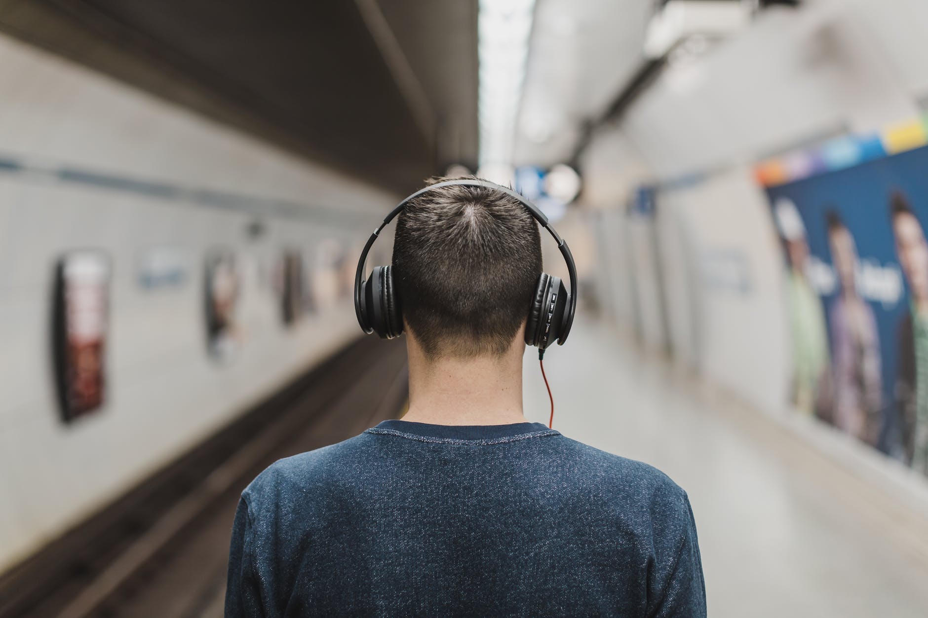 Studimi: Më shumë se 1 miliard të rinj rrezikojnë humbjen e dëgjimit