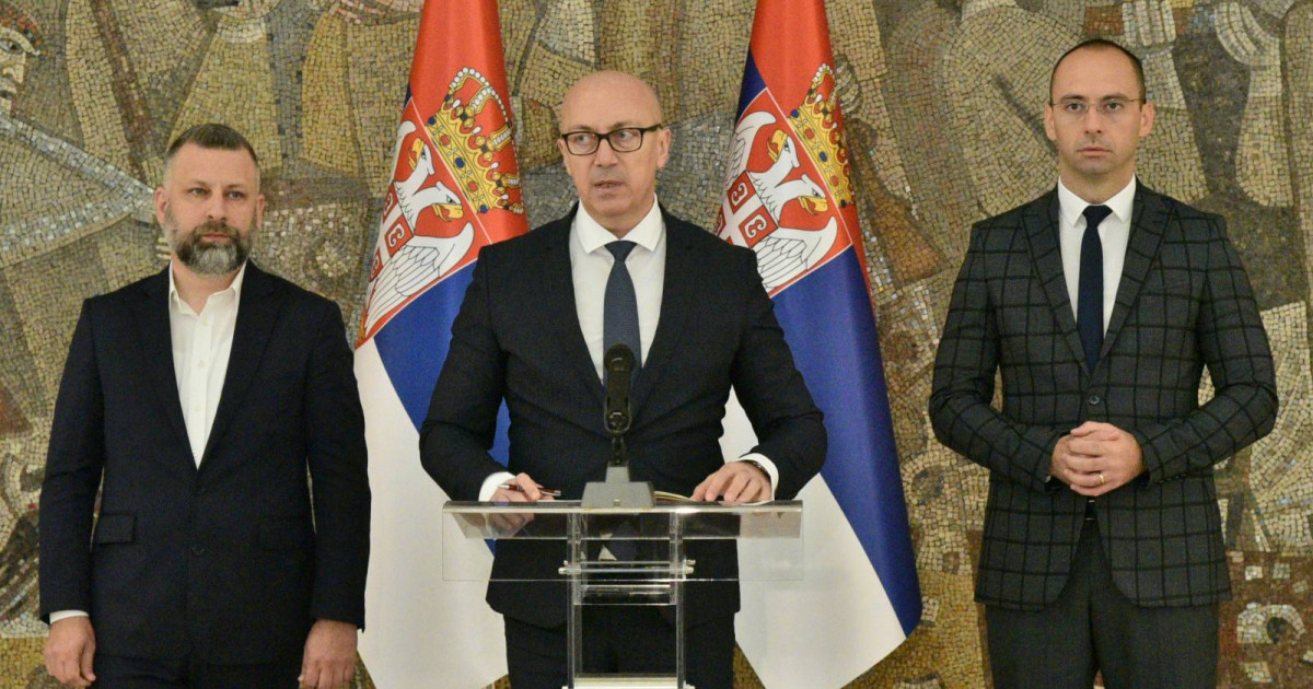 Serbët vendosin t’i lëshojnë institucionet e Kosovës