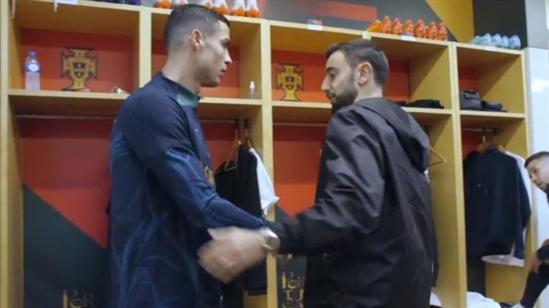 Deklarata e bujshme/ Bruno Fernandes mezi i jep dorën, Ronaldo “stakohet” nga qëndrimi i shokut të ekipit (VIDEO)