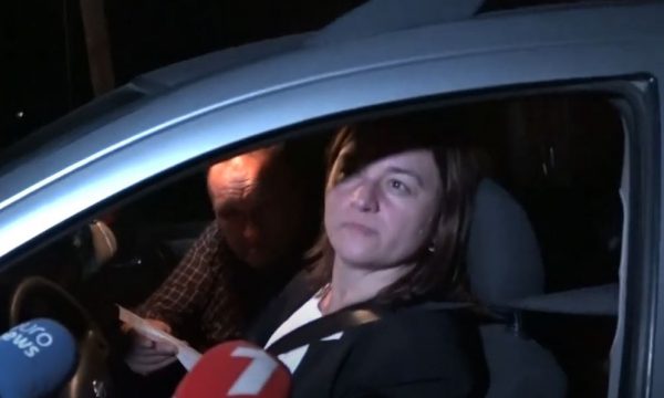 Serbja që e mori fletëqortimin e parë thotë se s’planifikon ta ri-regjistrojë veturën
