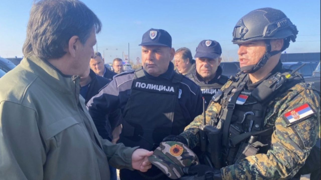 Të shtëna me armë dhe një kapele e UÇK-së, çfarë po ndodh në Serbi?