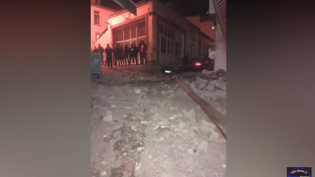 VIDEO/ Tërmet i fuqishëm në Turqi, dy persona raportohet të jenë hedhur nga dritaret