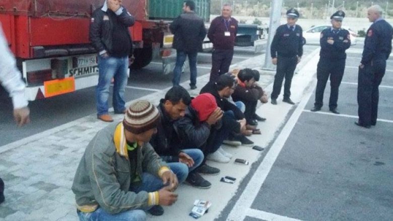 Po transportonte emigrantë të paligjshëm, arrestohet 43-vjeçari në Qafë Thanë