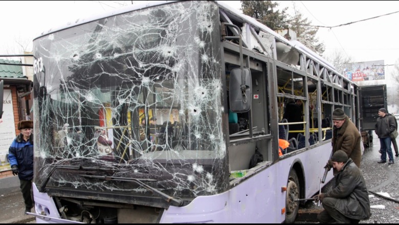 Ukrainë/ Kamioni përplaset me autobusin me ushtarë, 16 viktima dhe 6 të plagosur