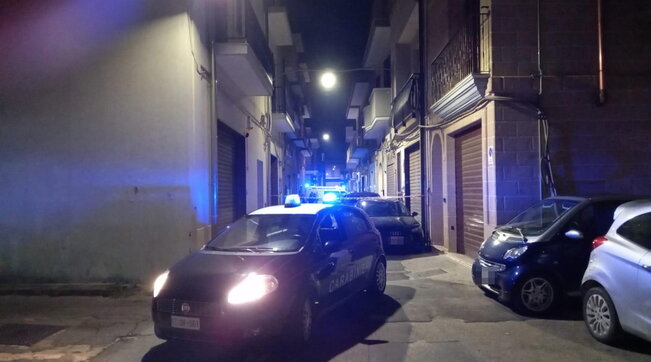 Burrë e grua gjenden të vrarë në banesën e tyre në Itali, merret në pyetje djali