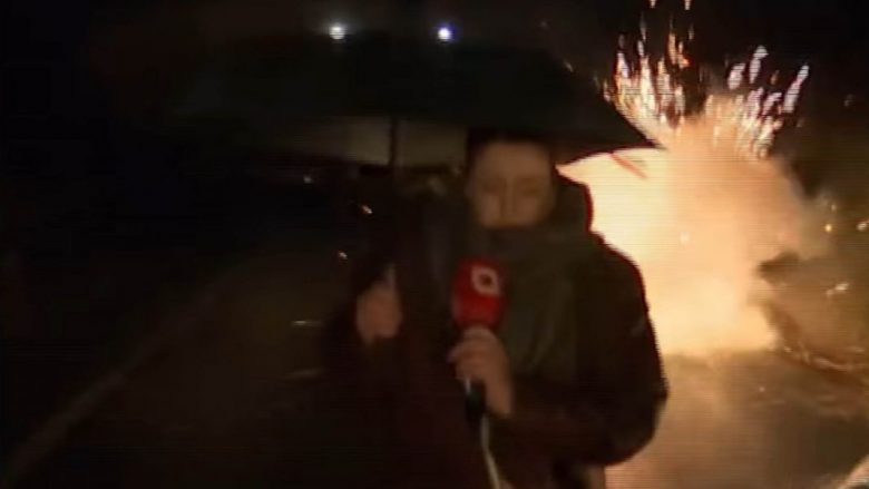 Serbët hedhin mjet shpërthyes pranë gazetares kosovare