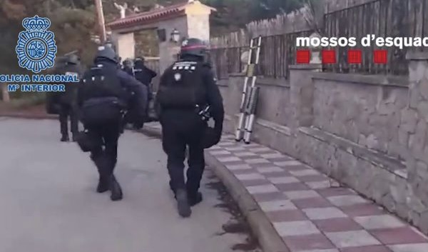 Zbulohet banda e shqiptarëve në Spanjë, sillnin në Shqipëri paratë e fituara nga droga