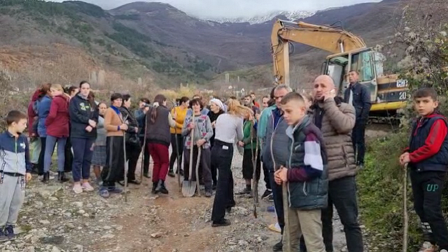 Banorët e fshatit Kërçisht i Epërm në Dibër në protestë për ujin: Më mirë të na marrin shpirtin siç kanë bërë 30 vite