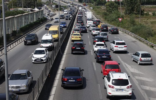 Shumë trafik, por Shqipëria ka numrin më të ulët të automjeteve në Europë, në raport me popullsinë