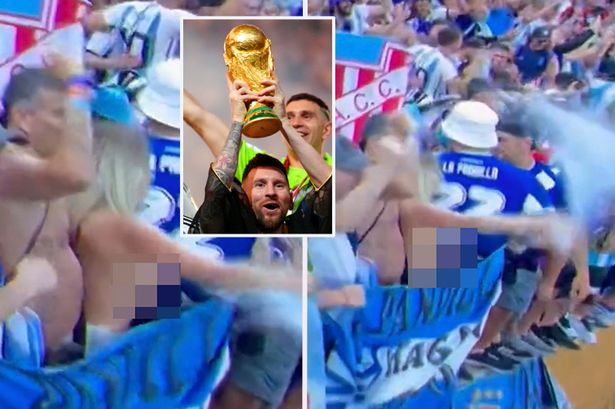 Fitorja e Argjentinës “çmend” tifozen, biondja feston e zhveshur në stadium