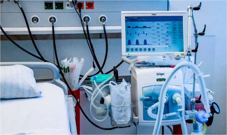 Pacientja e dhomës në spital i fiku aparatin e oksigjenit pasi e shqetësonte tingulli, burri në gjendje të rëndë