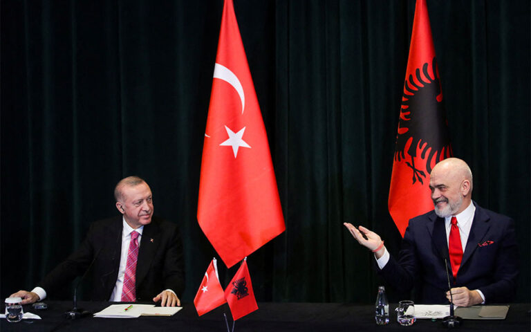 “Është ngatërruar me biznese të dyshimta”/ Media greke zbulon planin Rama-Erdogan, që e bën Shqipërinë “Libi të dytë”