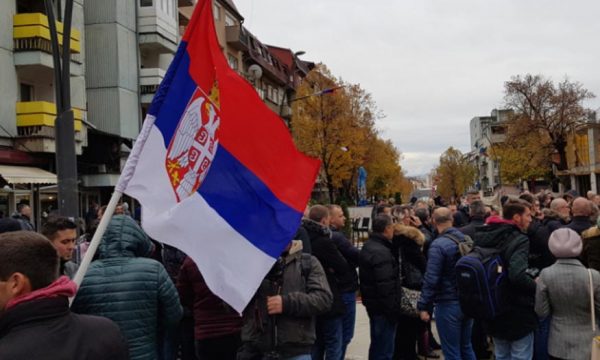 Strukturat e Serbisë obligojnë dhe kërcënojnë serbët e Kosovës për pjesëmarrje në protestën në Rudare