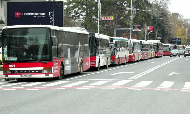 Transportuesit e autobusëve privatë kërkojnë takim me kryetaren Arsovska