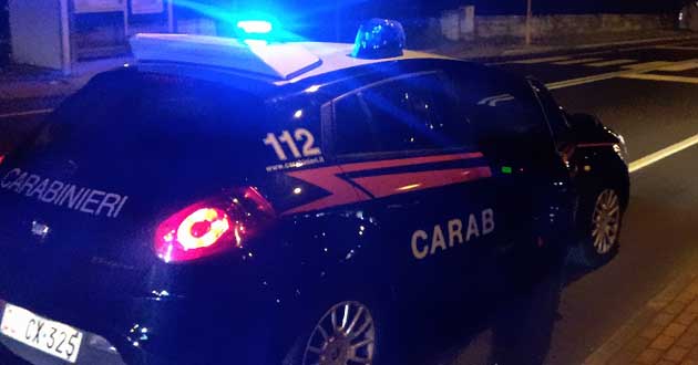 Shqiptari terrorizon klientët e një klubi, pështyn dhe kafshon policët italianë