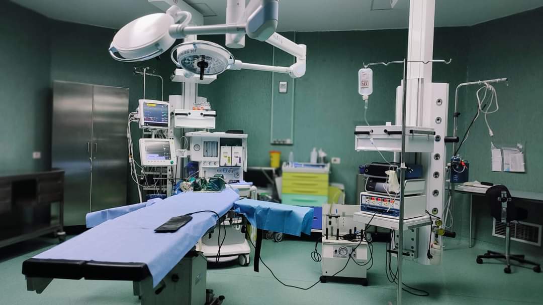 “Sallat e operacionit janë të ndotura”/ A janë ndërprerë operacionet te spitali i Traumës?