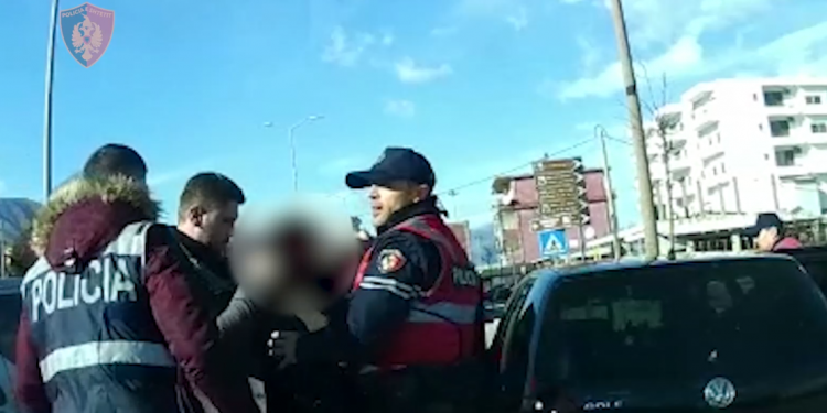 Mbushi makinën me klandestinë, arrestohet i riu në Gjirokastër