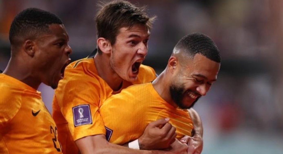 Holanda kalon në çerekfinalet e Botërorit, pritet të përballet me Argjentinën